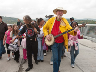 Pete Seeger with Youth opening the Walkway