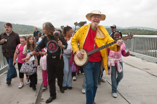 Pete Seeger with Youth opening the Walkway